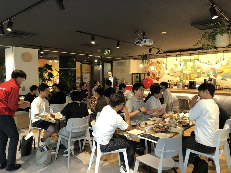 自社オフィスでの交流会の様子